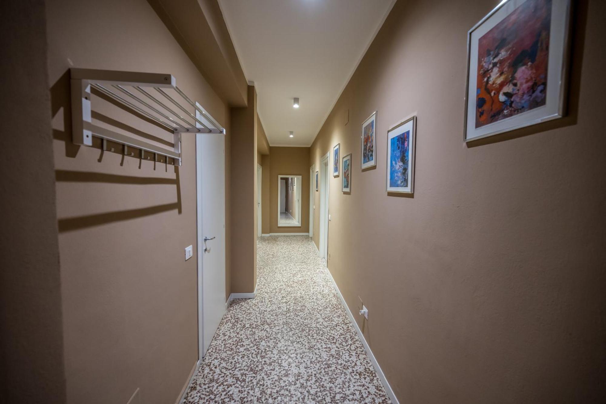 Shortmi Canonica Mailand